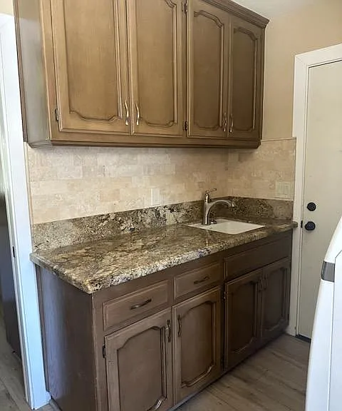 7247 N Dewey Ave — Photo 3