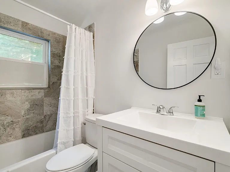 505 Locust St — Photo 12