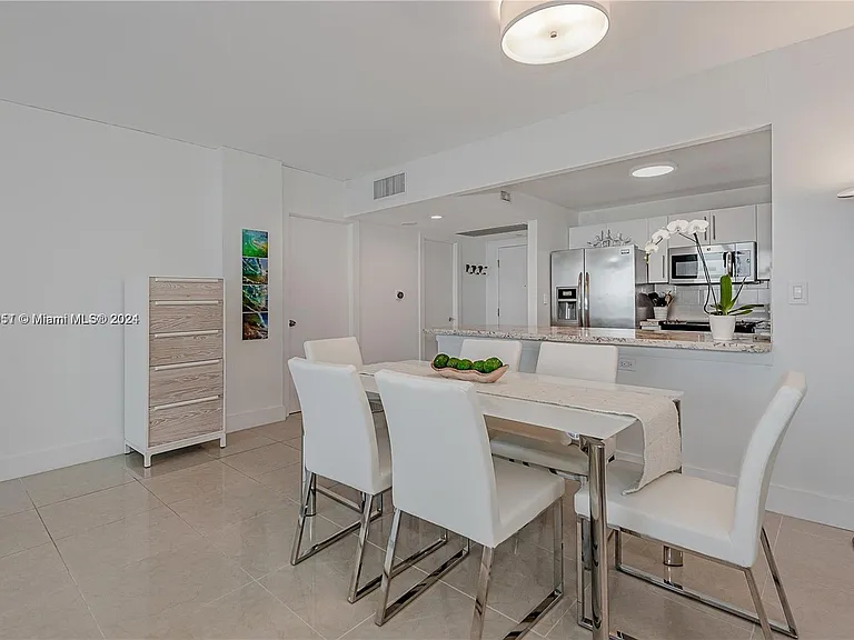 2301 Collins Ave #938 — Photo 20