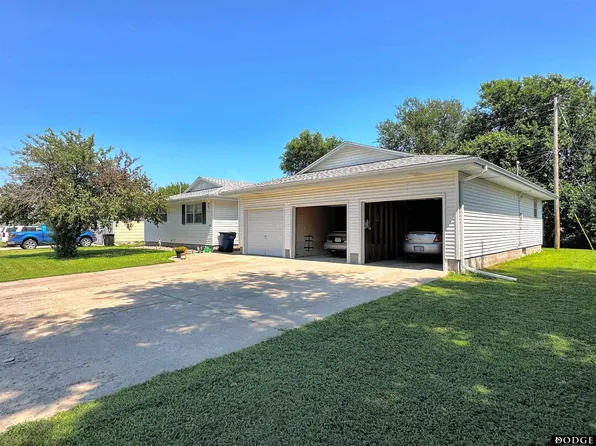 2616 Palmer Dr, Fremont, NE 68025