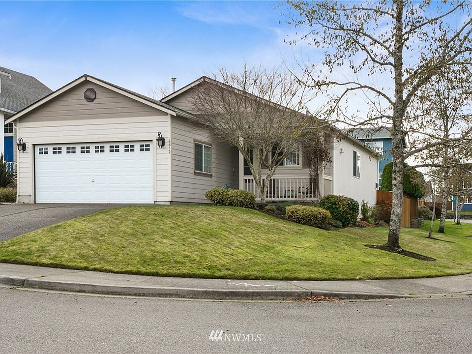 Adorable rambler on corner lot!