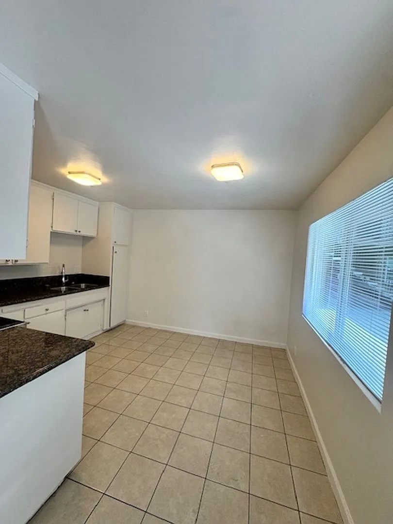 1843 Elm Ave Property — Photo 3