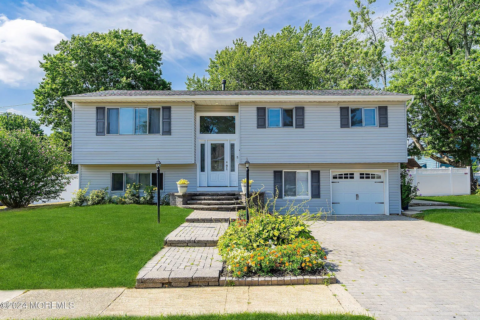1 E Shadow Lawn Drive photo 1