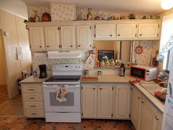 2nd image of 1729 Conifer Ave