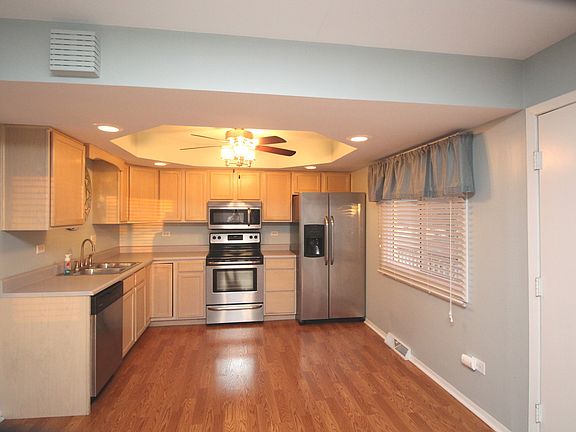3rd image of 367 Harvest Ln #D-4
