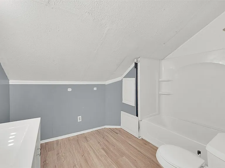 310 N Rock Island St — Photo 10