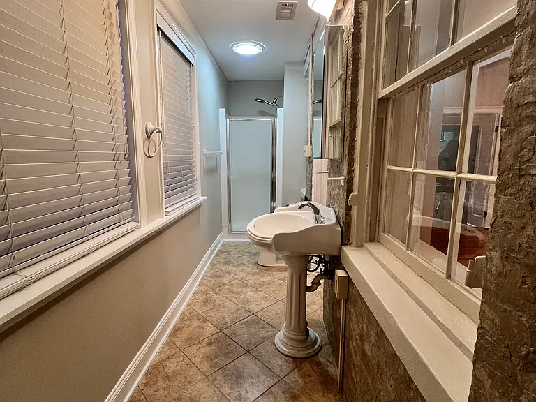 340 N Market St — Photo 35