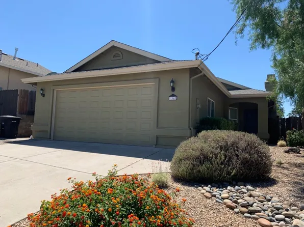 36 Stearns Rd, Oakdale, CA 95361