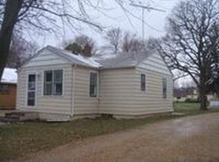 350 E Sharon St, Le Center, MN 56057