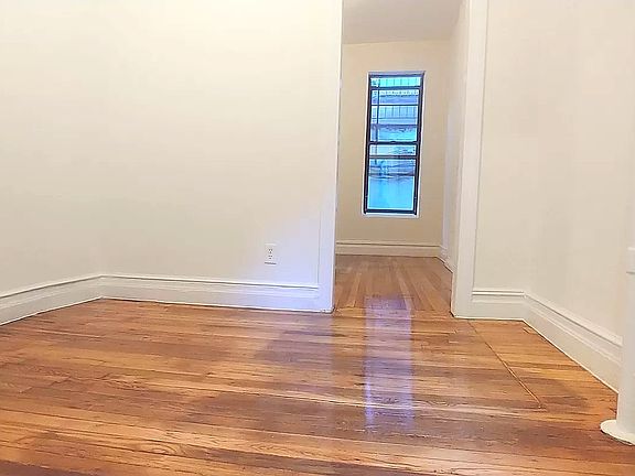 3rd image of 367 W 35th St APT 4