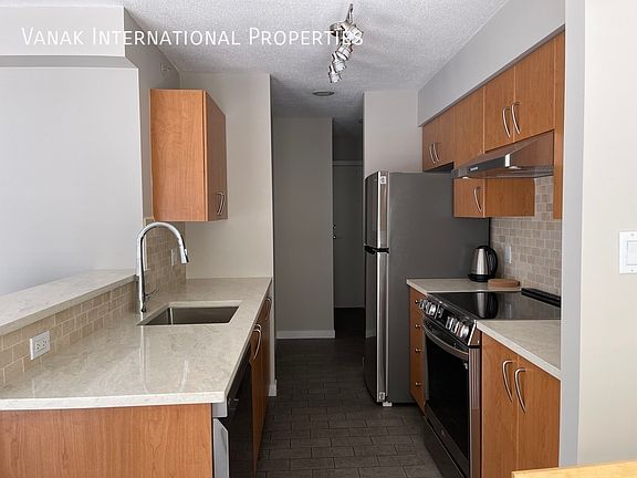 4th image of 1295 Richards St #1008