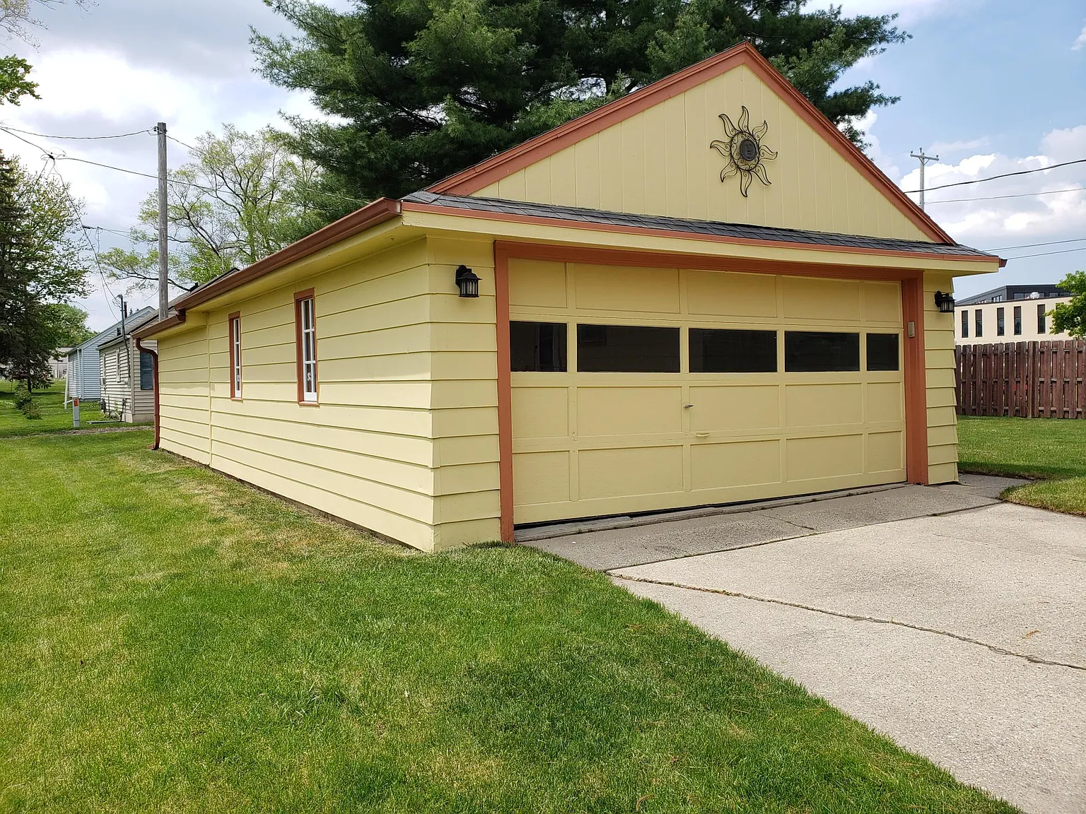 2 bed, 1.5 bath, 1700 sqft, $2,350 — Photo 2