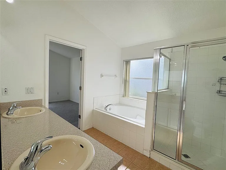 4795 Cumbrian Lakes Dr — Photo 19