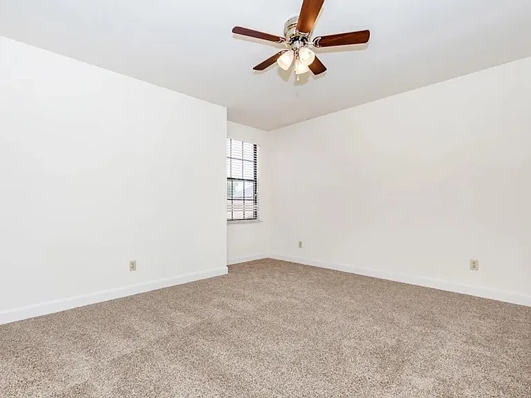 7178 N Jackson Ave — Photo 26
