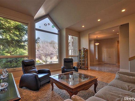 3rd image of 2340 Donohue Pl