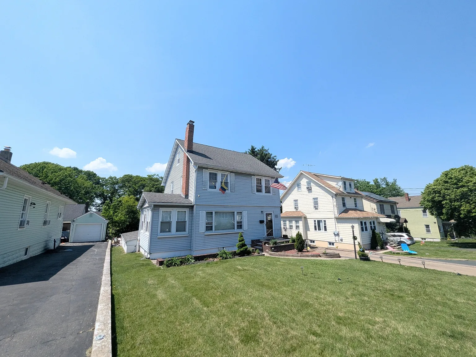 4 bed, 1.5 bath, 3000 sqft, $4,000 — Photo 2