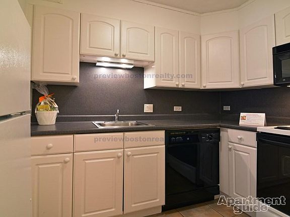 4th image of 1531 Beacon St #1531