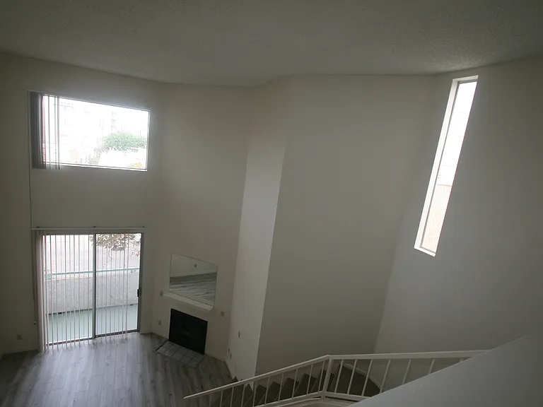 3637 Clarington Ave #202 — Photo 59