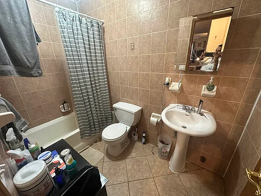 Rented by Yup Realty LLC | media 7