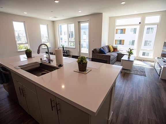 4th image of 5925 Charlotte Dr Unit 302