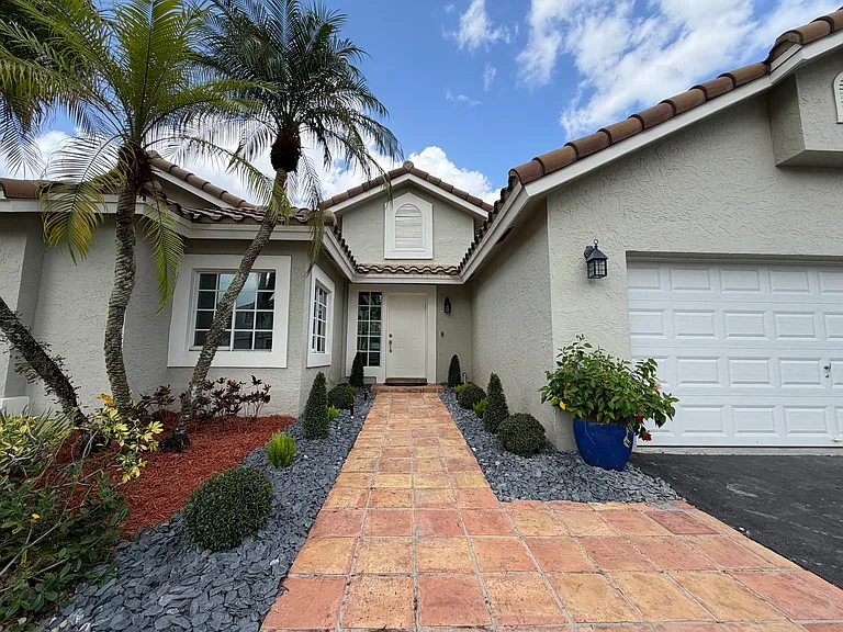 1052 San Luis Rey — Photo 3