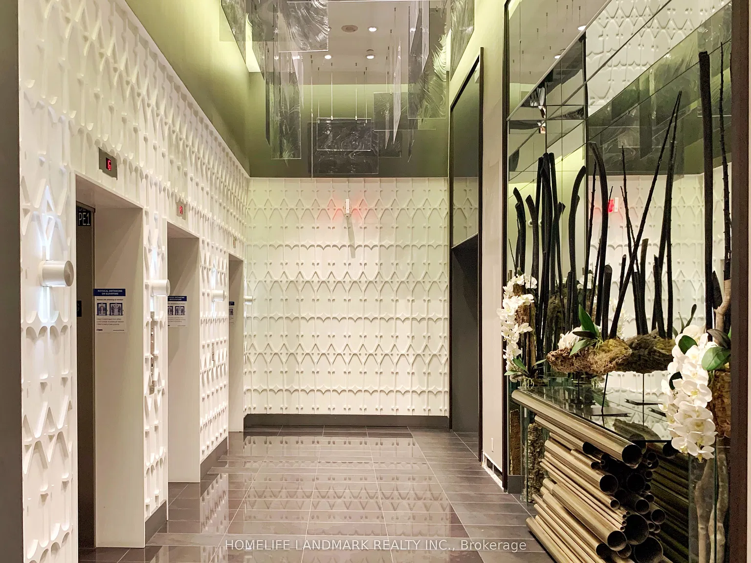 The Yorkville Condominum — Photo 4
