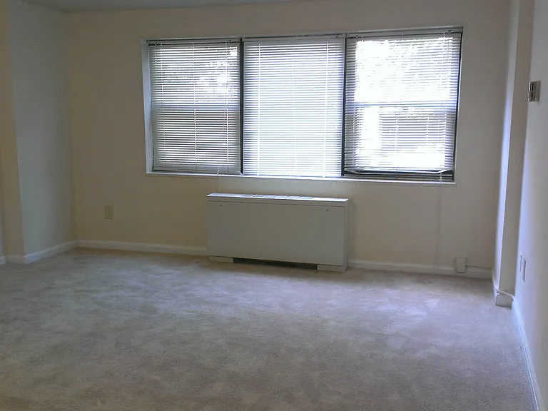 2400 Pennsylvania Avenue Apartments — Photo 36