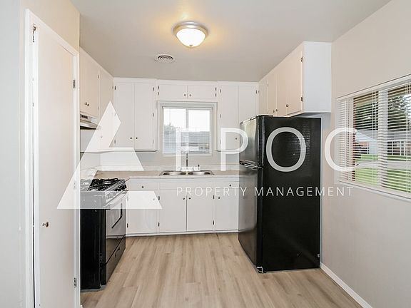 2nd image of 1120 SW 43rd St