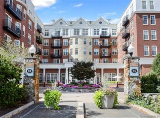 85 Memorial Rd APT 302, West Hartford, CT 06107