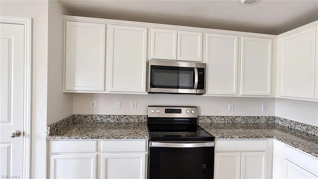 3 bed, 2.0 bath, 1680 sqft, $2,000 — Photo 3