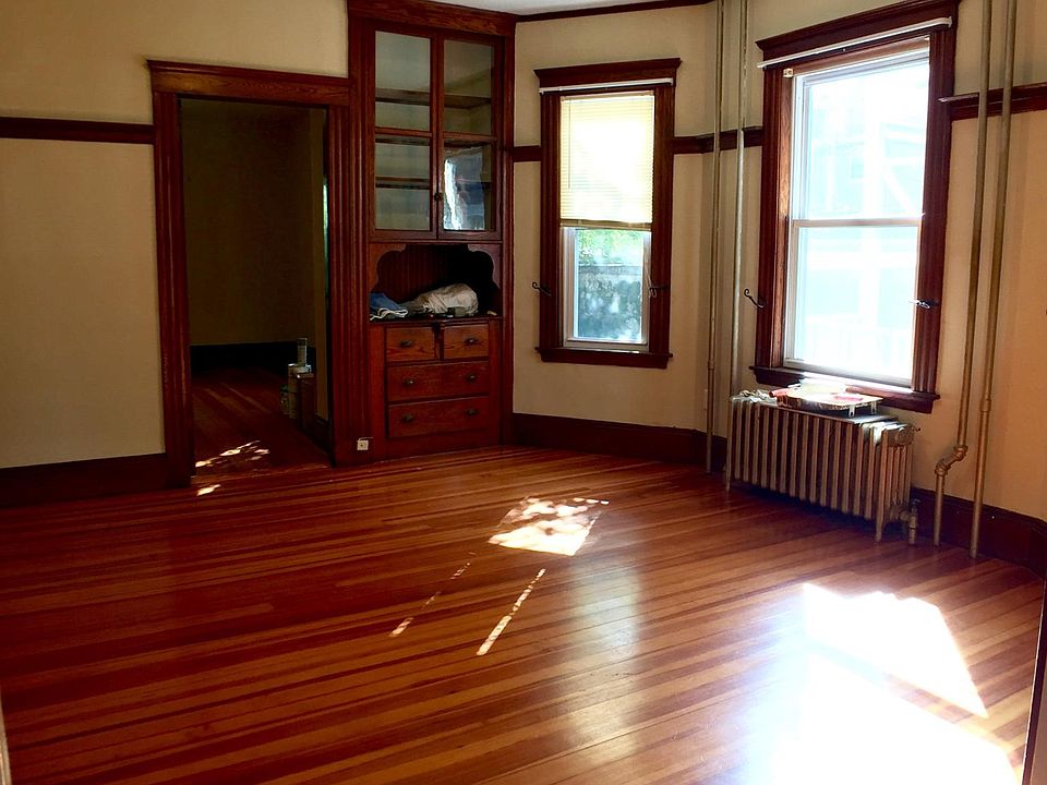1st image of 822 Centre St