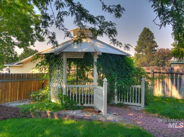 695 Skyhawk Dr, Ontario, OR 97914