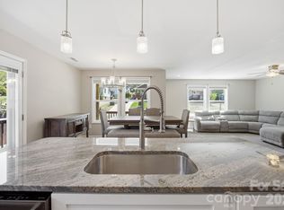 9 Half Moon Dr, Swannanoa, NC 28778