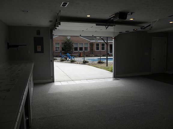 5th image of 4732 Thoroughgood Dr