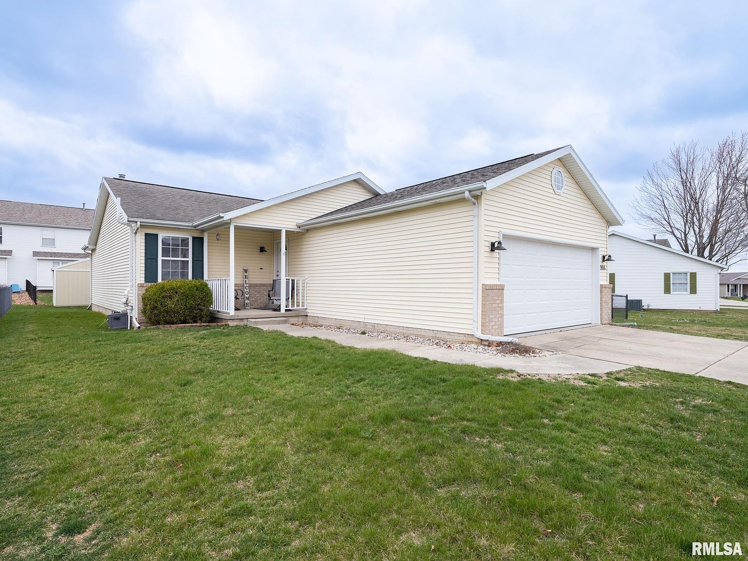 906 Taylor Ln, Le Roy, IL 61752 Zillow