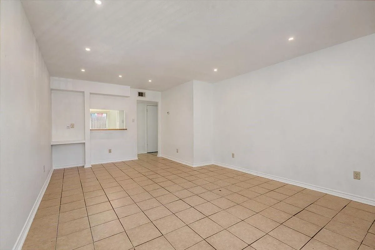2 bed, 2.0 bath, 972 sqft, $1,100 — Photo 3