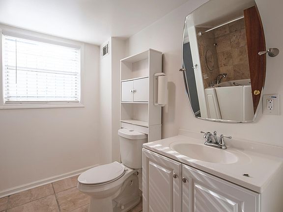 5th image of 939 Kings Grant Dr NW