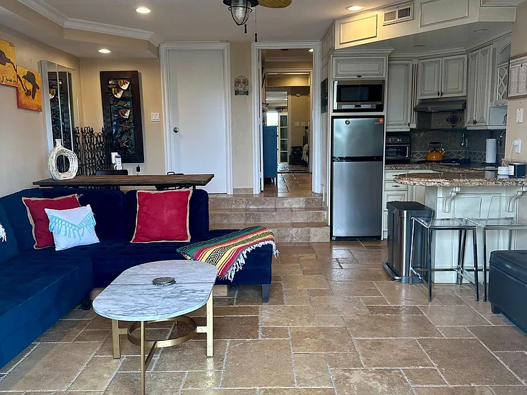923 Santa Ana St — Photo 2