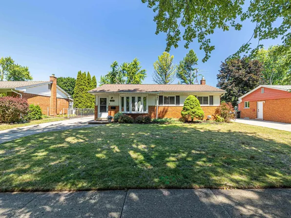 529 Rewold Dr, Rochester, MI 48307