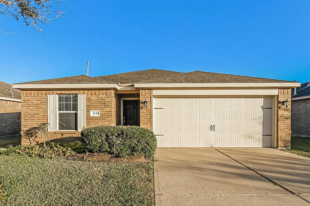 3 bed, 2.0 bath, 1393 sqft, $1,920 — Photo 1