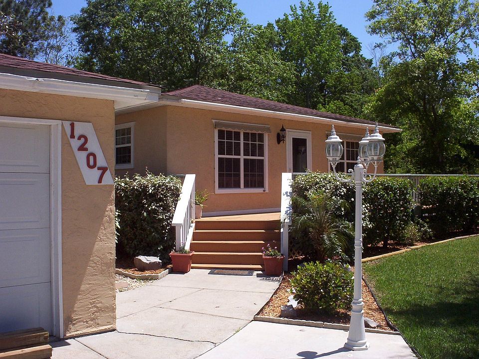 1207 Carolina Av