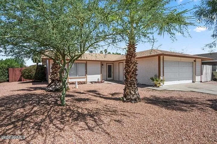 2 bed, 1.0 bath, 1032 sqft, $1,200 — Photo 2