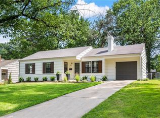 5213 W 70th St, Prairie Village, KS 66208