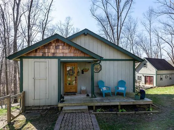 3599 Cardinal Dr, Nashville, IN 47448