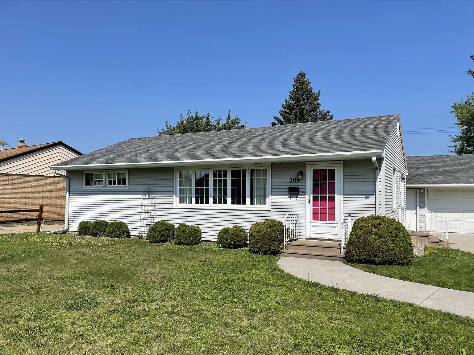 3 bed, 1084 sqft, $2,295 — Photo 1