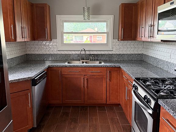 5th image of 16247 Paulina St