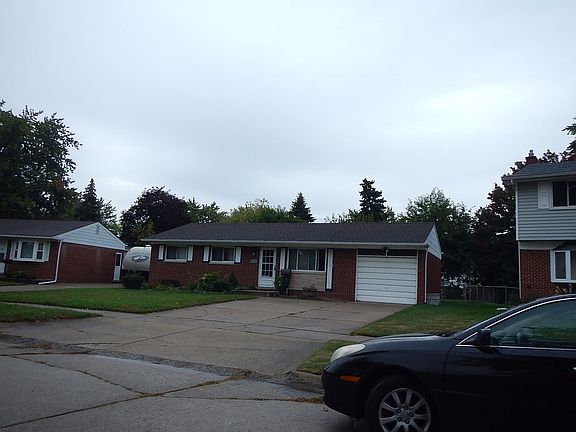 3rd image of 38524 Monterey Dr