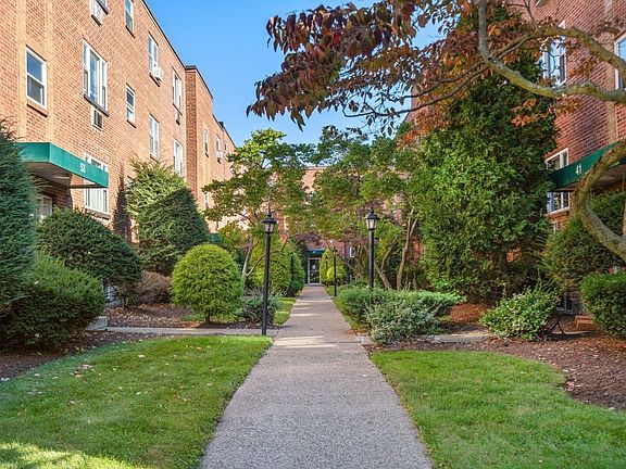 2nd image of 47 Colborne Rd APT 1