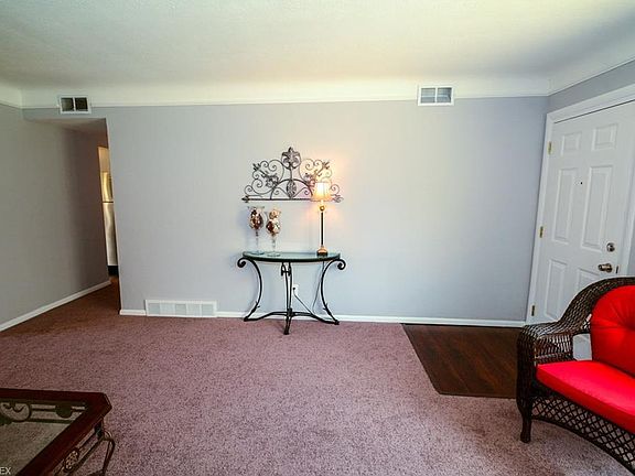 3rd image of 683 Walnut Dr
