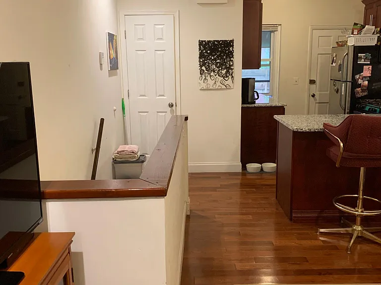2041 Spring Garden St #1R — Photo 8